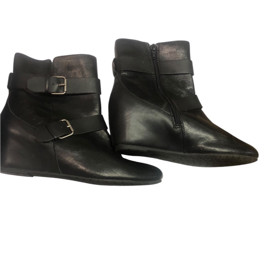 COMFORTIVA black short flat boots